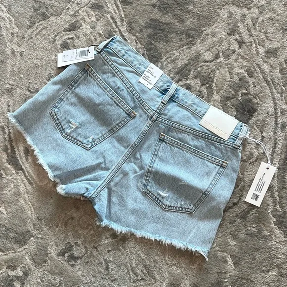 ✨NWT ✨ Denim Forum | The Ex Boyfriend Hi-Rise Jean Short | 26 | Light Blue - Picture 2 of 3